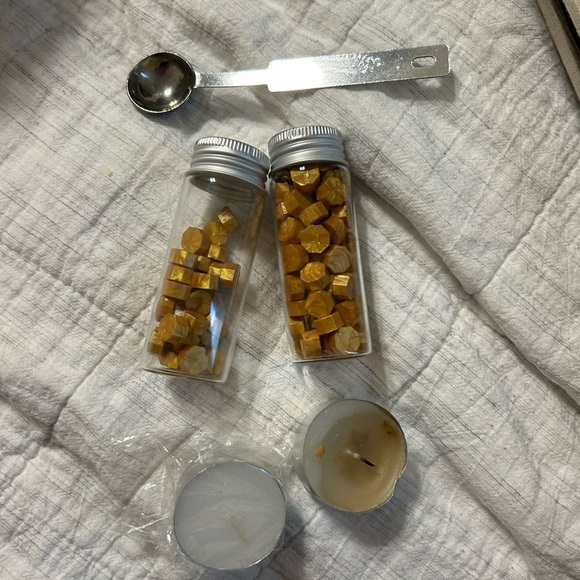 Gold Wax Seal Beads with Spoon - Picture 1 of 1